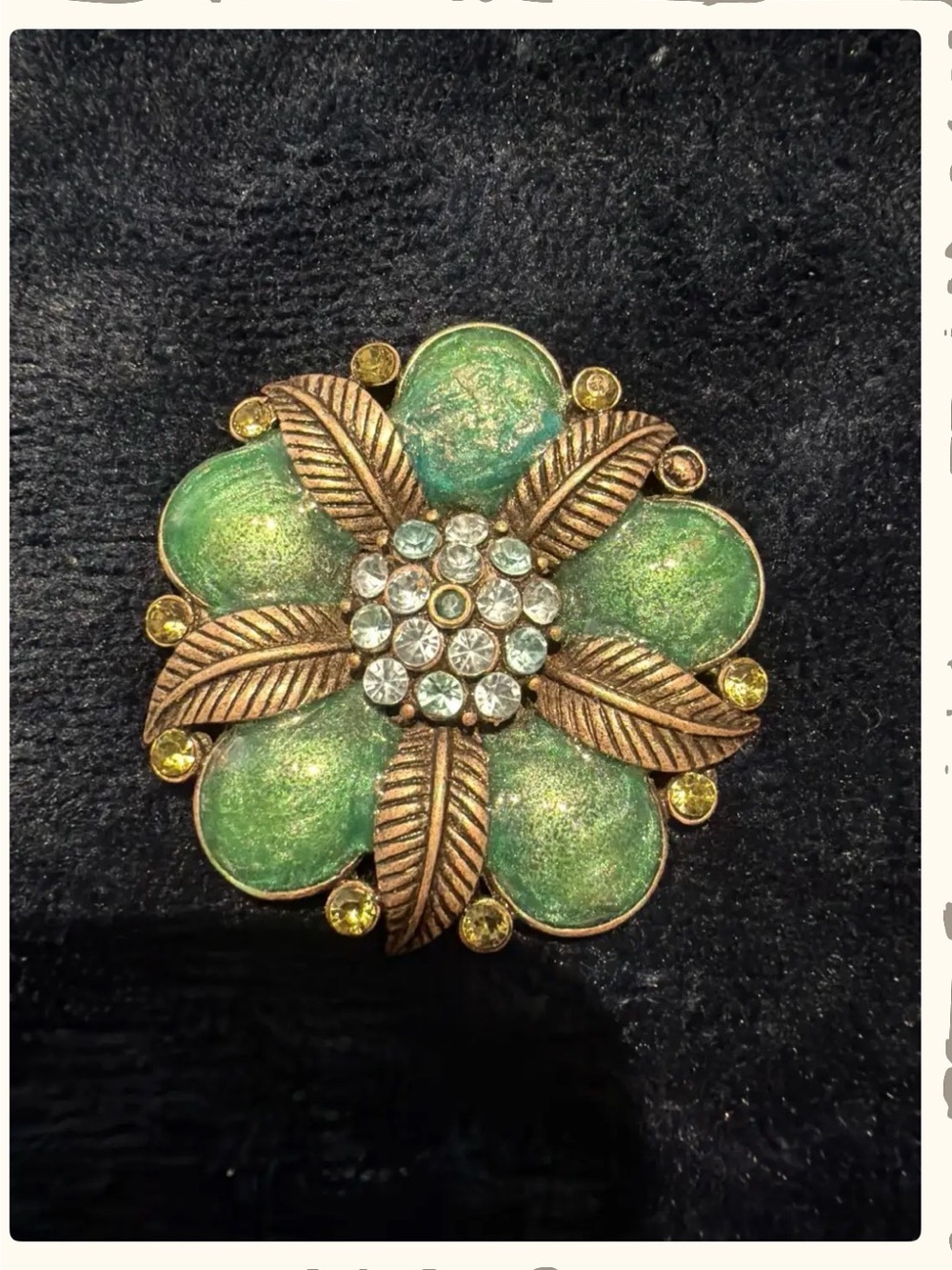 🌹Vintage-Inspired Green Flower Brooch with Rhinestones🍃
